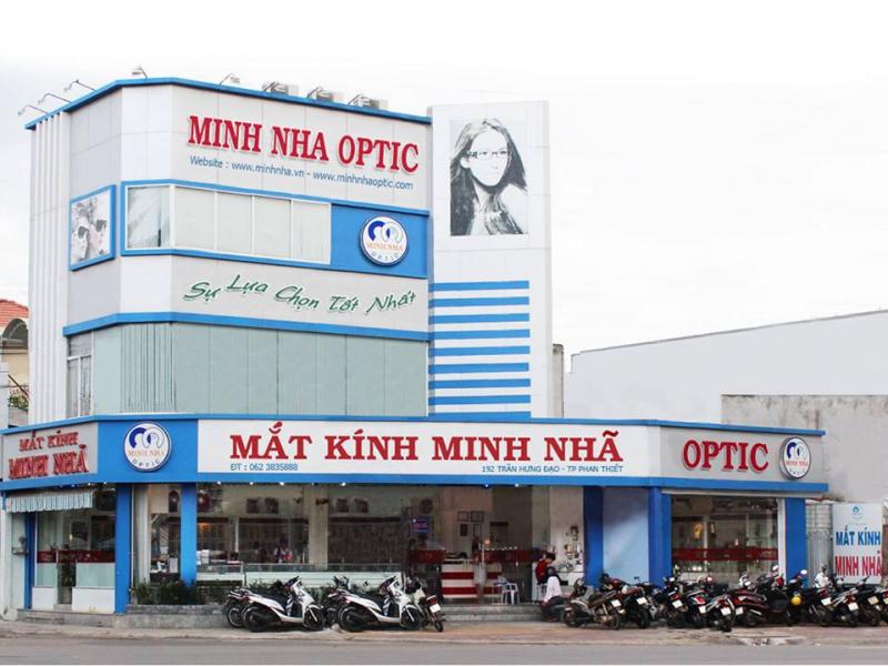 Không gian cửa hàng và ba thế hệ khách hàng Mắt Kính Minh Nhã