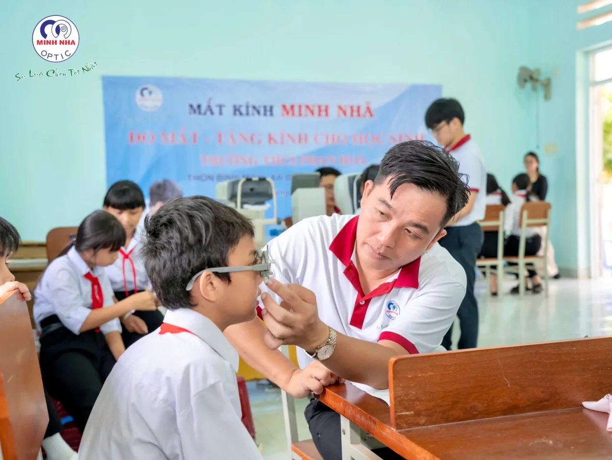 Hành trình tử tế Mắt Kính Minh Nhã 4